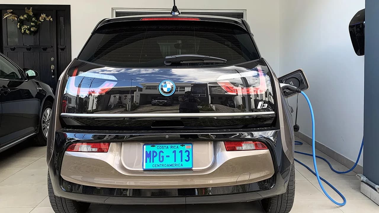 Home EV Charging on Your Electricity Bill: Which Cards Reward the DISCOM
