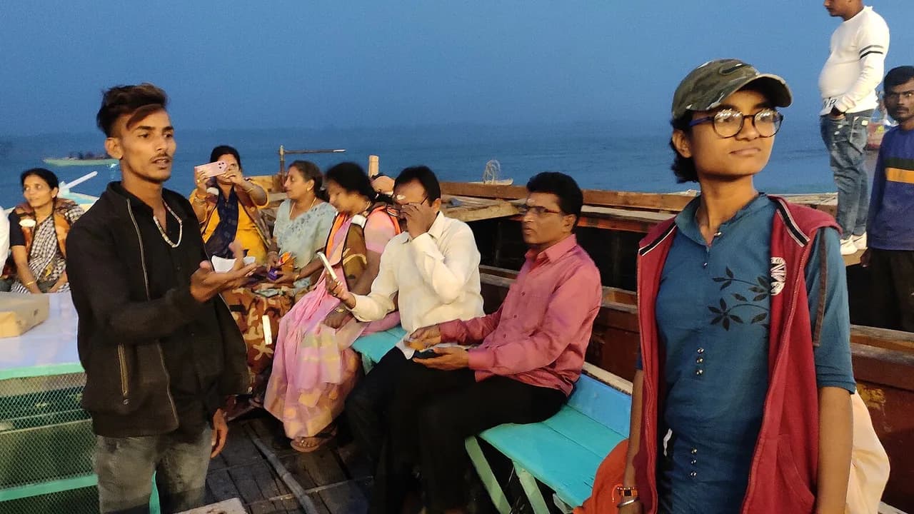 Planning a Varanasi Yatra with Credit Cards: Flights, Trains and Ghat-Side Stays
