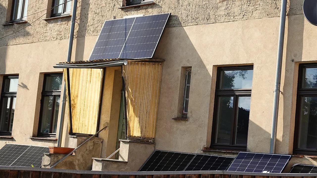 Balcony Solar and Portable Panels: Solar Power for Rented Homes