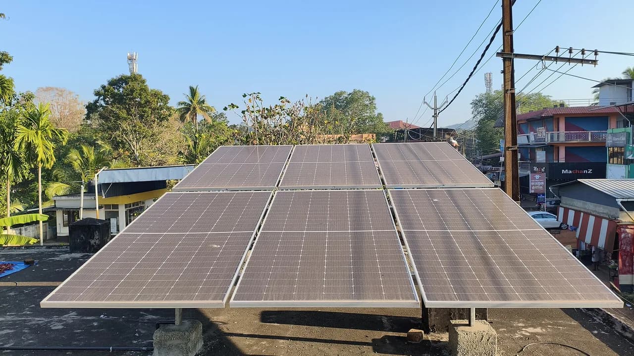 Rooftop Solar on a Credit Card: EMI vs Solar Loan, the Full Maths