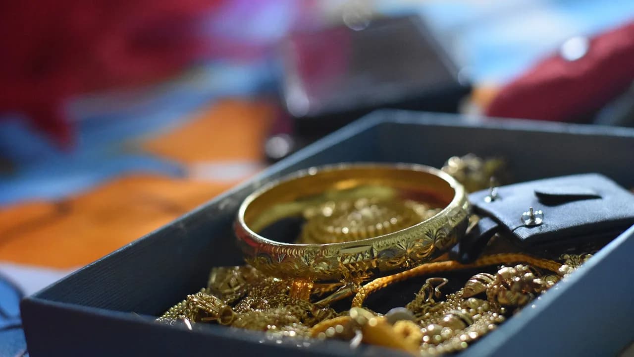 Dhanteras Gold and Jewellery (6 Nov 2026): Card Surcharges, Making Charges and Offer Windows